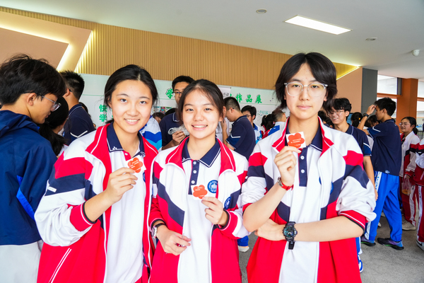 2025.10.16送你一朵小红花心里快闪活动江心洲校区在教学楼二楼走廊举行 -128.jpg